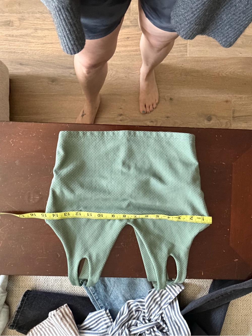 Beach Riot Sage Green Textured Active Set - V-Neck Crop Top & Leggings - Picture 3 of 3